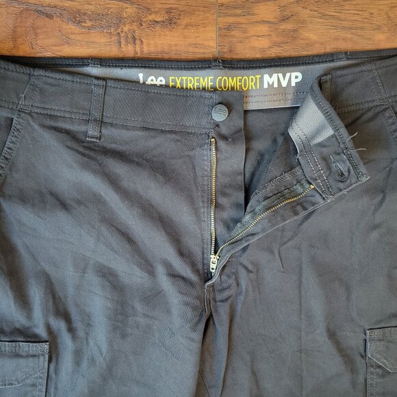 LEE Performance Extreme Comfort MVP Straight Fit Black Cargo Pants sz 38x30 EUC - Picture 5 of 8